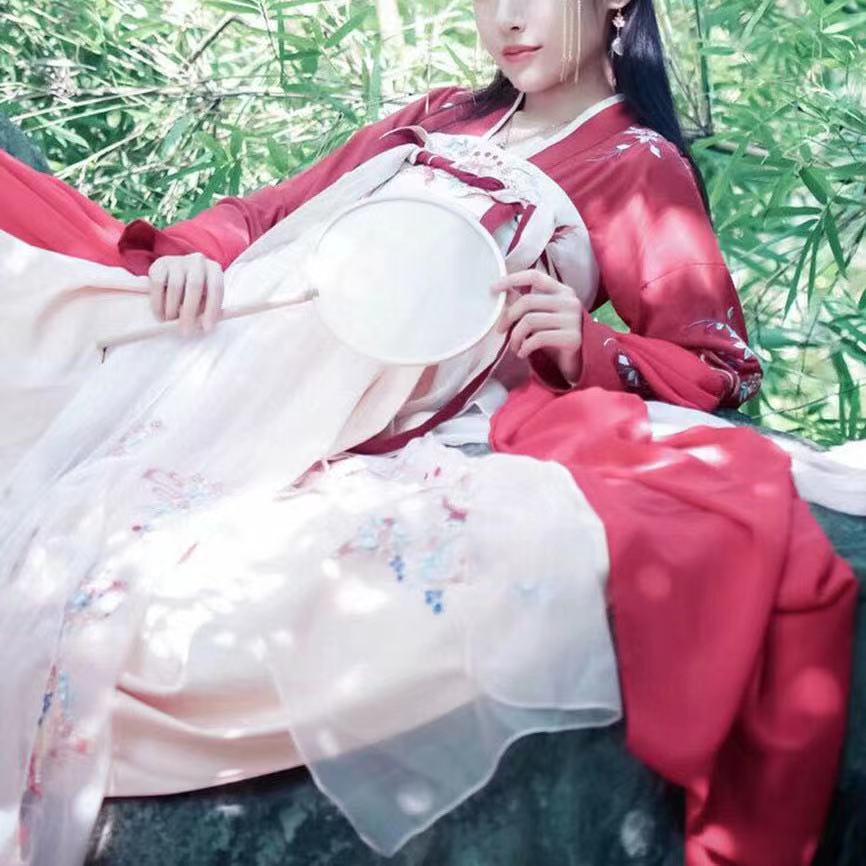 红色女款汉服图片